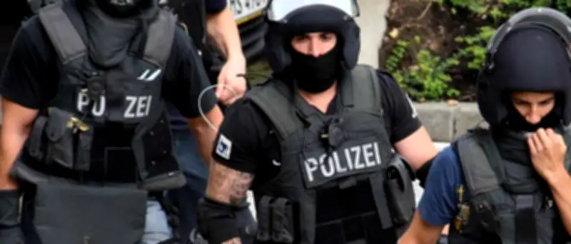 Berliner Grüne fordern Ende des Tattoo-Verbots für Polizisten