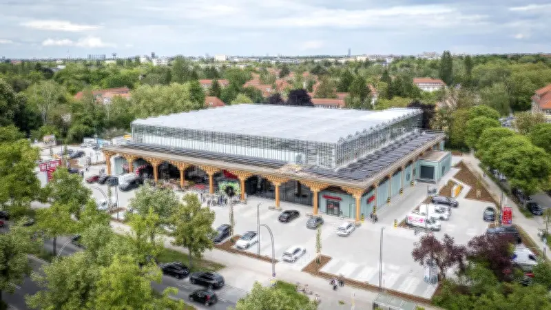 Berlins erster Rewe-Supermarkt mit Dachfarm eröffnet in Lankwitz