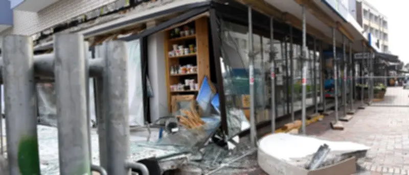 Beton-Vordach in Westerland auf Sylt stürzt auf Gehweg