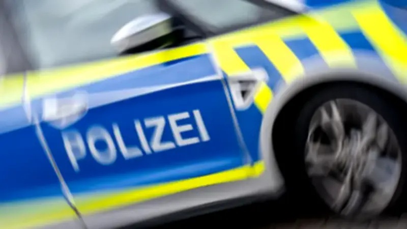 Betrunkener bricht Garage auf und schläft dort – 2000 Euro Schaden