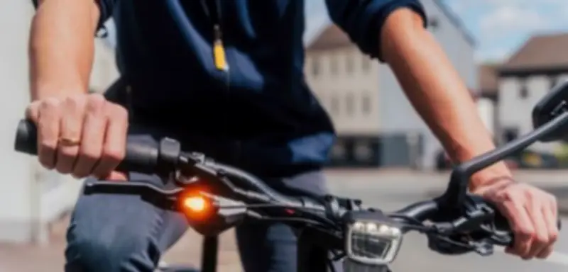 Blinker für Fahrräder: Test zeigt Vor- und Nachteile der Systeme