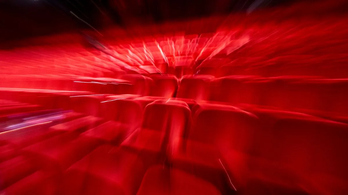 Theater in Bocholt vermisst 600 rote Polstersessel nach Polsterauftrag