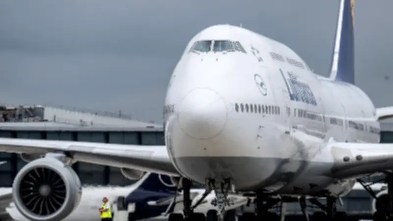 Boeing 787 in Frankfurt: Bugfahrwerk klappt ein – mehrere Verletzte