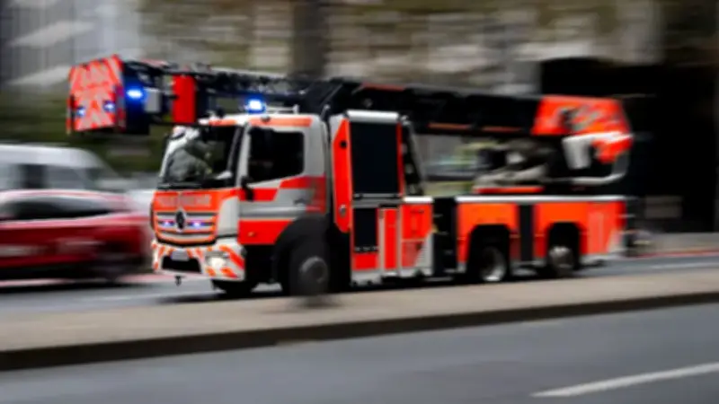 Brand in Remscheid: Schwerverletzte Person aus Mehrfamilienhaus gerettet