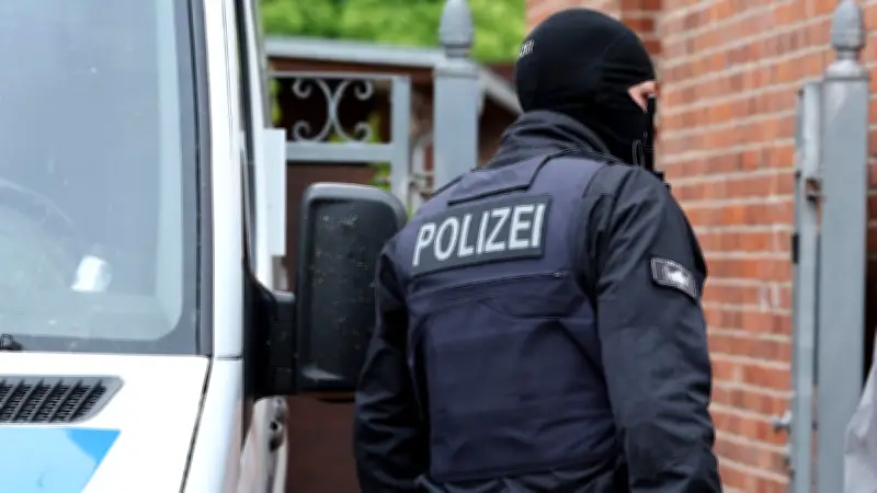 Brandanschlag auf Asylheim: Zwei weitere mutmaßliche Rechtsextremisten festgenommen