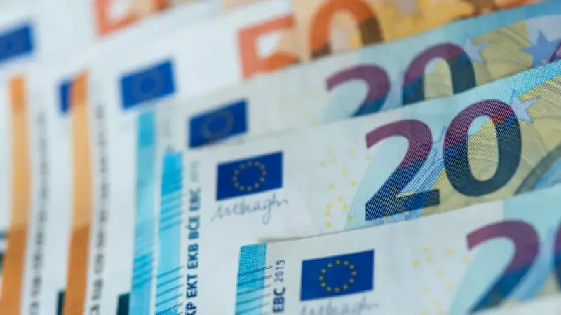 Brandenburg: Beamte bekommen mehr Geld und arbeiten länger
