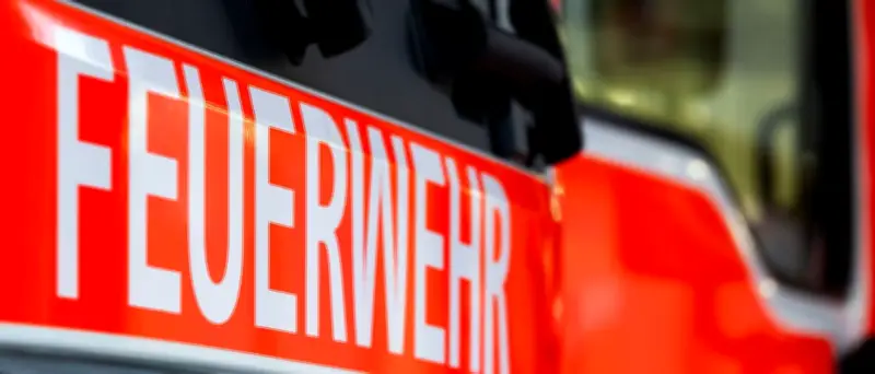 Brandstiftung in Berlin-Kreuzberg: Drei Fahrzeuge in Flammen