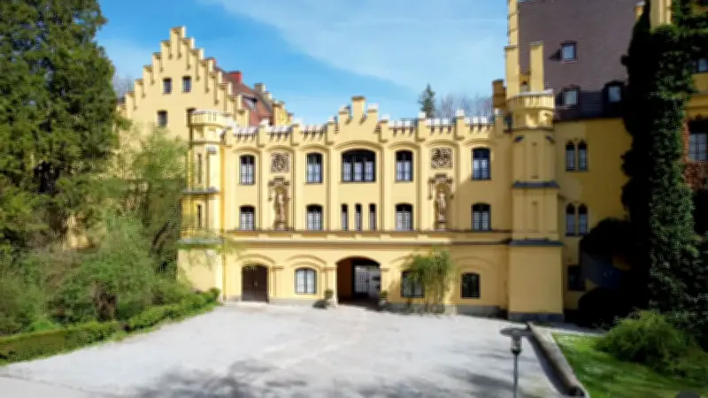 Bully Herbigs Schule: Traditions-Internat Schloss Brannenburg insolvent