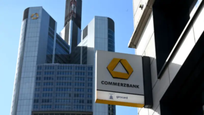 Bund will Commerzbank-Beteiligung trotz Unicredit-Offerten behalten