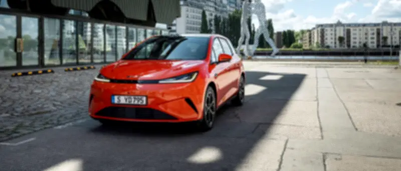 BYD Dolphin G DM-i: Der erste Plug-in-Kleinwagen mit 105 km E-Reichweite