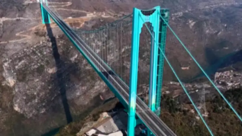 China baut die höchste Brücke der Welt: 625 Meter tief