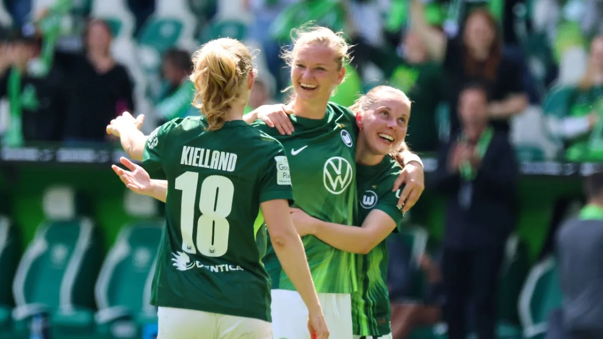 Alexandra Popp verabschiedet sich mit Doppelpack und Tränen vom VfL Wolfsburg