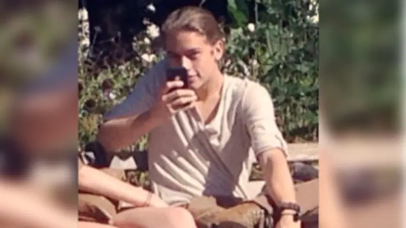 Cole Sprouse entlarvt heimliche Fotografen mit eigenem Instagram-Account