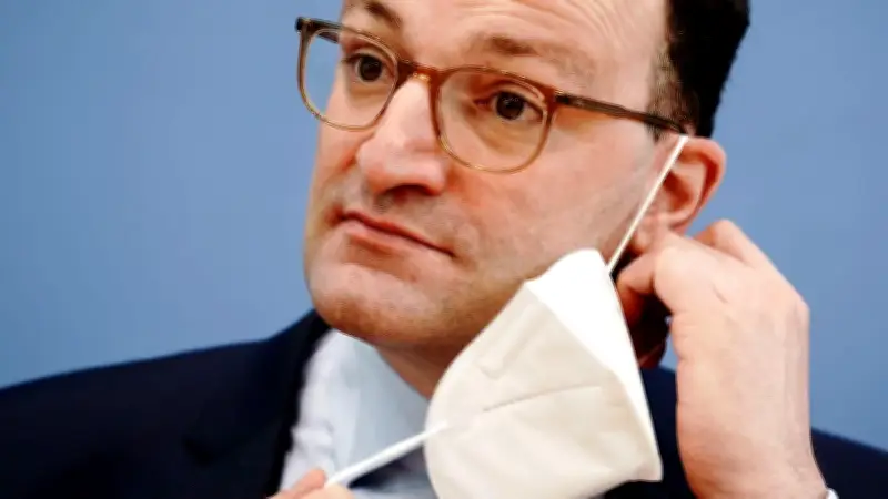 Corona-Maskendeal: Textilfirma fordert halbe Milliarde vom Bund