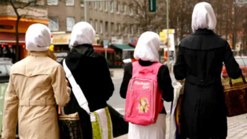 CSU attackiert BR wegen Scharia-Modebericht: Frauen mit Handys verglichen