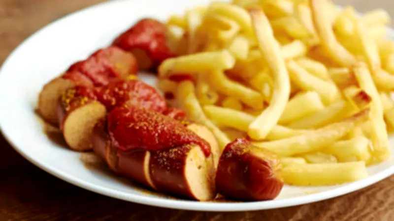 Currywurst ohne Pommes: Bahn streicht Tiefkühlkost aus Bordbistros