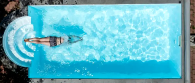 Dachpool-Abenteuer: Schwimmen über den Dächern Berlins