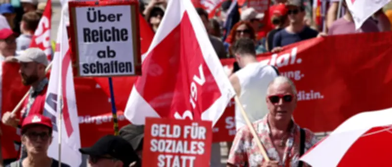 Demo in Berlin: Hunderte protestieren gegen Sozialreformen