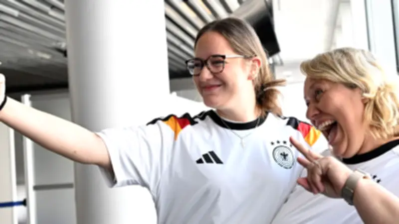 DFB-Flieger: Passagiere erhalten Trikots und fliegen mit Nationalmannschaft