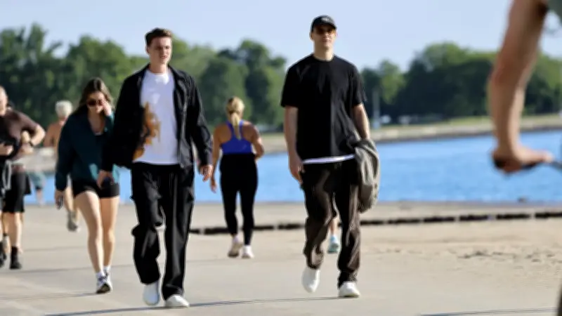 DFB-Stars in Chicago: Neuer und Urbig genießen Sonne am Lake Michigan