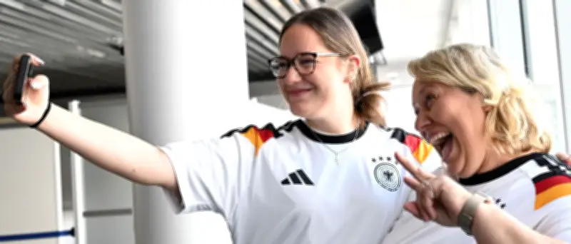 DFB-Team überrascht Passagiere auf Linienflug nach Chicago