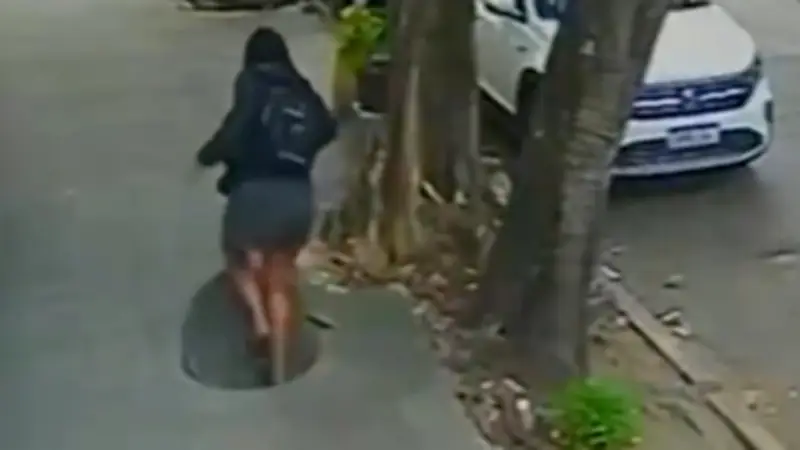 Diebstahl von Gullideckel: Frau stürzt in Rio de Janeiro in Gully