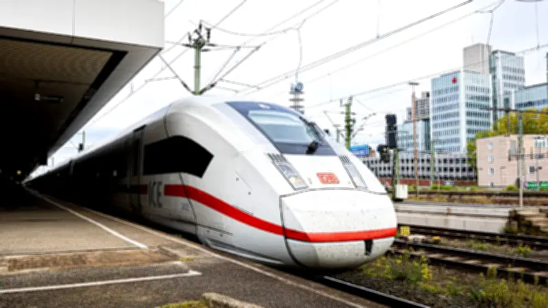Diebstahl von Oberleitungsteilen legt Bahnverkehr in Hannover lahm