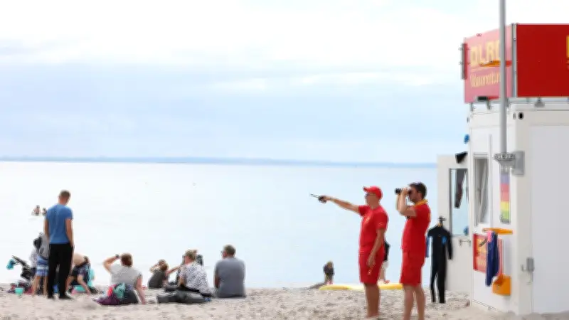 DLRG-Rettungsschwimmer warnen: Eltern am Handy – Kinder in Gefahr