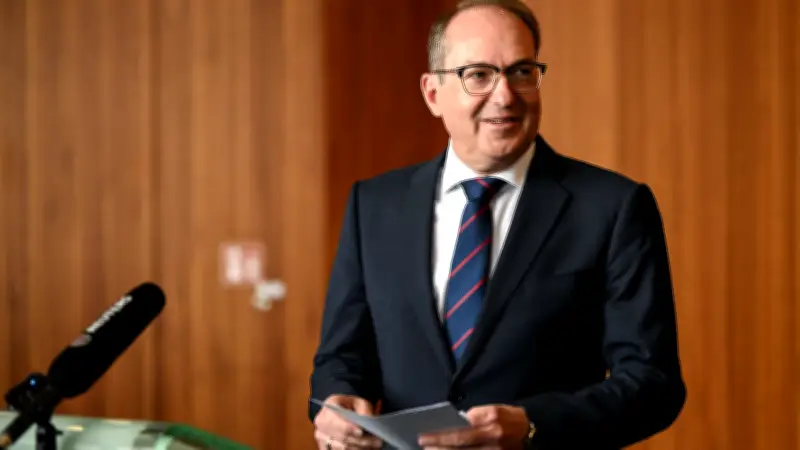Dobrindt: Abschiebezentren außerhalb der EU noch dieses Jahr