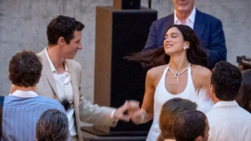 Dua Lipa und Callum Turner: Cocktailparty in Palermo startet Hochzeitsmarathon
