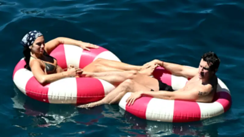Dua Lipa und Callum Turner: Flitterwochen an der Amalfiküste