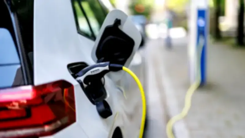 E-Auto-Boom: Förderung treibt Verkäufe, aber Experte warnt vor Schattenseiten
