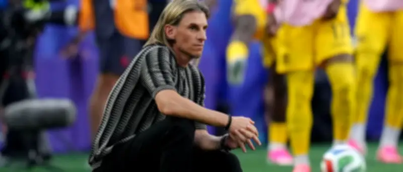 Ecuador-Trainer Beccacece fürchtet Jobverlust bei WM-Aus gegen DFB-Elf
