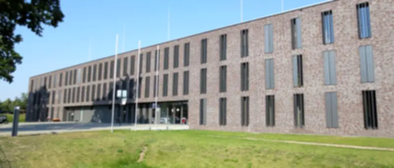 Ein Tag im offenen Vollzug: Acht-Finger-Bernd und die Anstalt Düppel