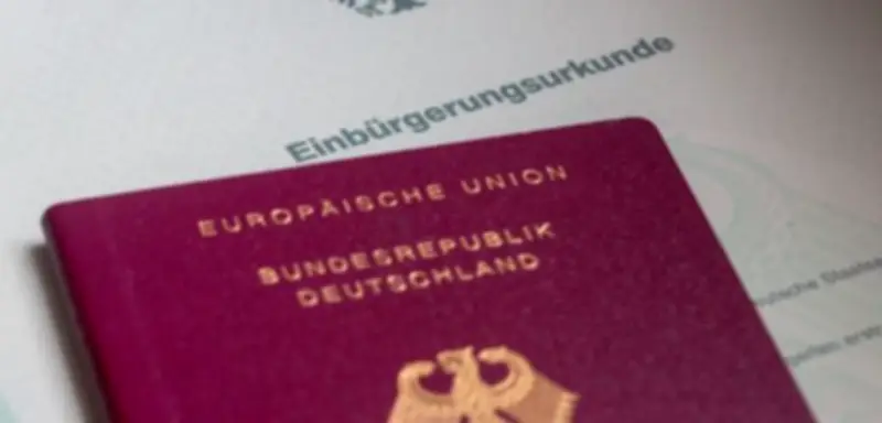 Einbürgerungen auf Rekordhoch: 332.500 neue Deutsche 2025