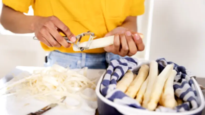 Einfacher Trick für aromatischeren Spargel – So gelingt's