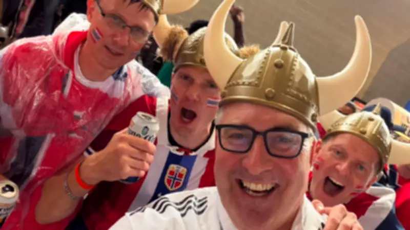 Eintracht-Boss Hellmann feiert mit Wikinger-Helm bei Norwegen-Sieg