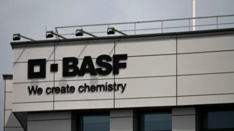 EU genehmigt BASF-Lackverkauf an Carlyle unter Auflagen