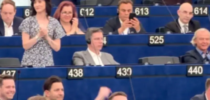 EU-Parlament: Ultrarechte skandieren nach Asyl-Abstimmung „Schickt sie zurück“