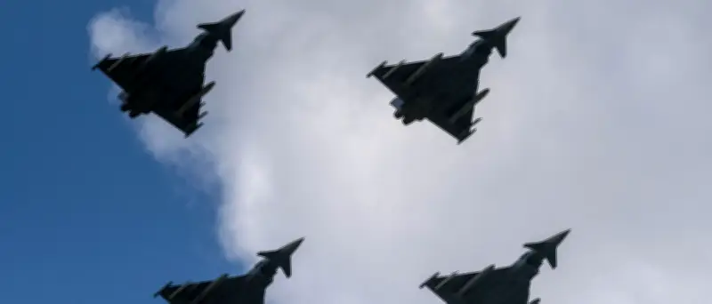 Eurofighter und US-F-16 fliegen am Dienstagabend über Berlin