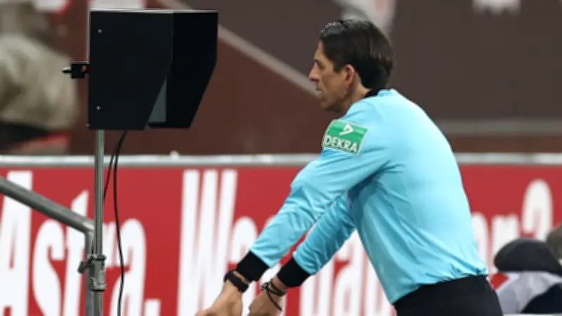 Ex-Schiri Aytekin: Videobeweis bleibt unverzichtbar im Fußball