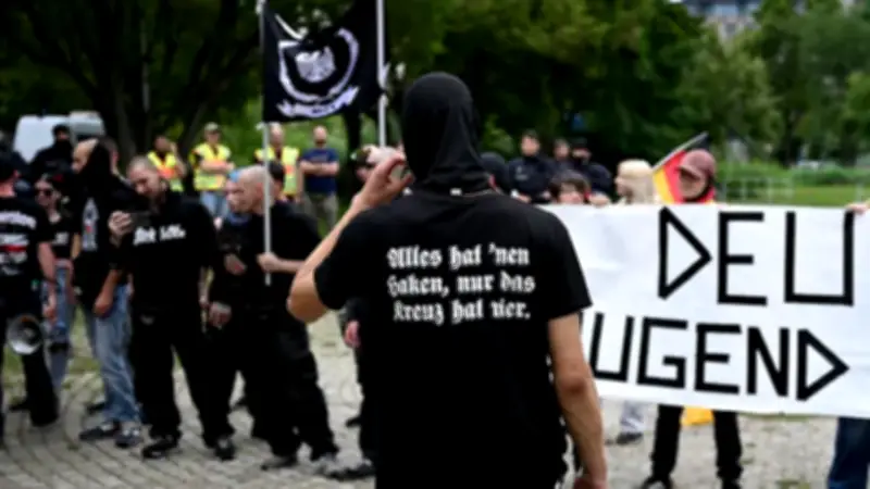 Extremisten zielen gezielt auf Jugendliche im Netz: Verfassungsschutz schlägt Alarm