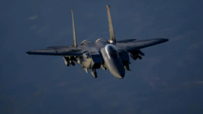F-15-Pilot berichtet von Drohnenschwarm im Iran: „Echtes Alienzeug“