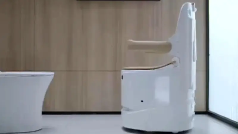 Fahrbare Smart-Toilette aus China: Für 3700 Euro autonom im Haus
