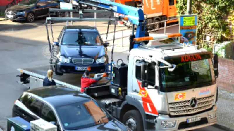 Falschparker blockieren Rettungswege: Strengere Maßnahmen gefordert