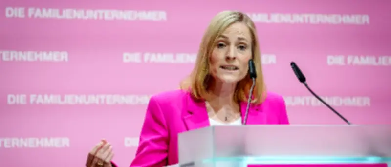 Familienunternehmer fordern: Sommerpause des Bundestags streichen