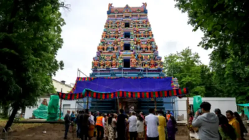 Farbenprächtiger Hindu-Tempel in Berlin-Neukölln eröffnet nach 20 Jahren