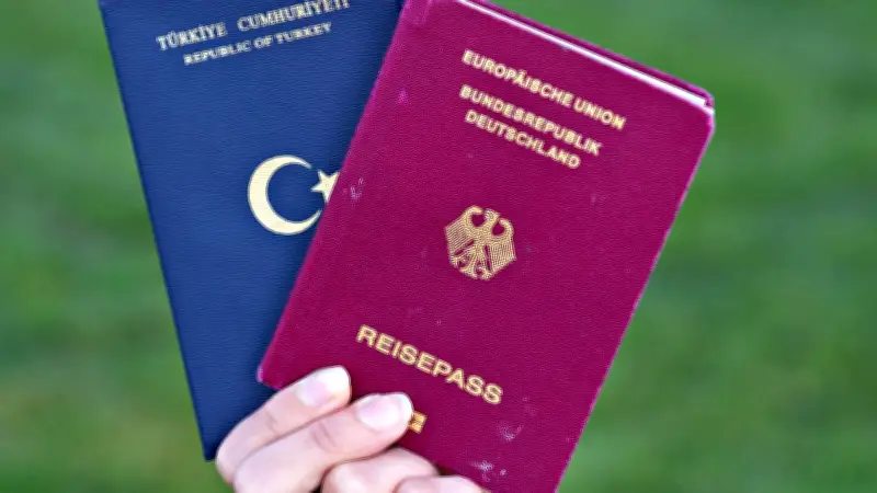 Fast alle Neubürger in Deutschland behalten alten Pass