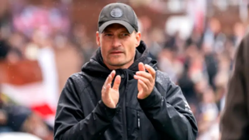 FC St. Pauli: Überraschende Wende bei Trainer Blessin