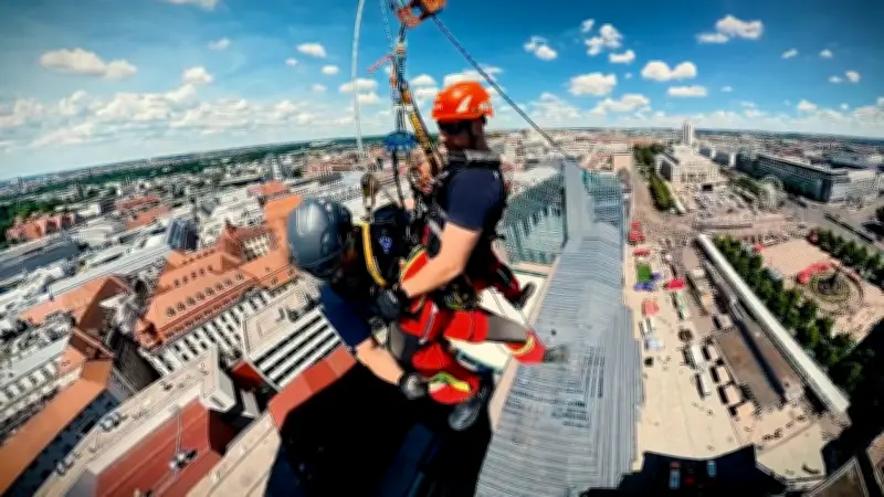Feuerwehr Leipzig bricht Weltrekord mit spektakulärer Seilrettung